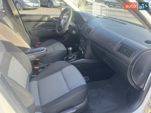 Білий Фольксваген Гольф, об'ємом двигуна 1.6 л та пробігом 243 тис. км за 4400 $, фото 33 на Automoto.ua