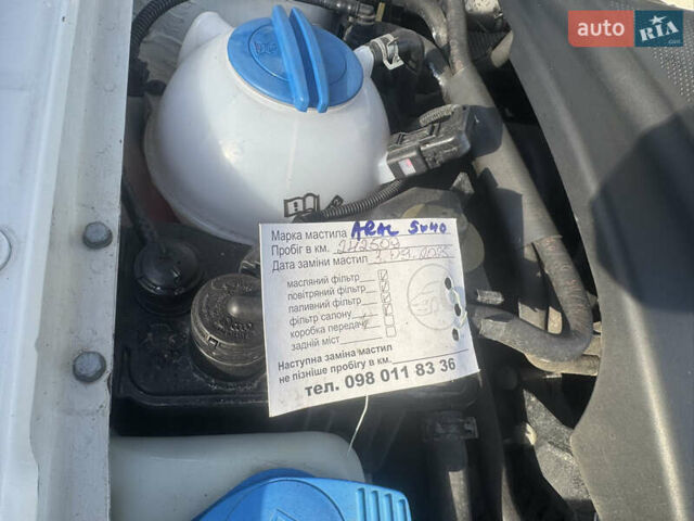 Білий Фольксваген Гольф, об'ємом двигуна 1.6 л та пробігом 243 тис. км за 4400 $, фото 38 на Automoto.ua