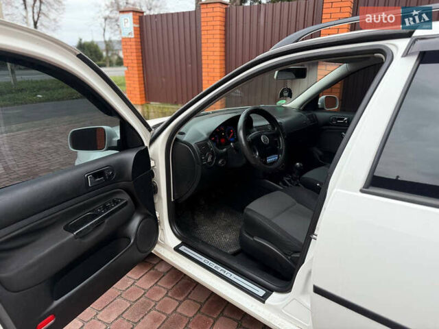 Білий Фольксваген Гольф, об'ємом двигуна 1.6 л та пробігом 244 тис. км за 4600 $, фото 8 на Automoto.ua