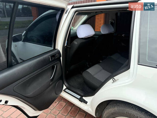 Білий Фольксваген Гольф, об'ємом двигуна 1.6 л та пробігом 244 тис. км за 4600 $, фото 10 на Automoto.ua