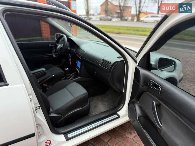 Білий Фольксваген Гольф, об'ємом двигуна 1.6 л та пробігом 244 тис. км за 4600 $, фото 13 на Automoto.ua