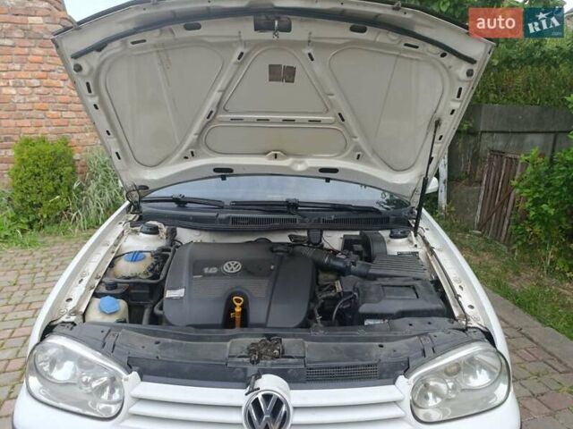Белый Фольксваген Гольф, объемом двигателя 1.6 л и пробегом 206 тыс. км за 4000 $, фото 7 на Automoto.ua