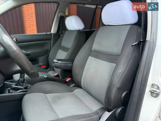 Білий Фольксваген Гольф, об'ємом двигуна 1.6 л та пробігом 244 тис. км за 4600 $, фото 18 на Automoto.ua