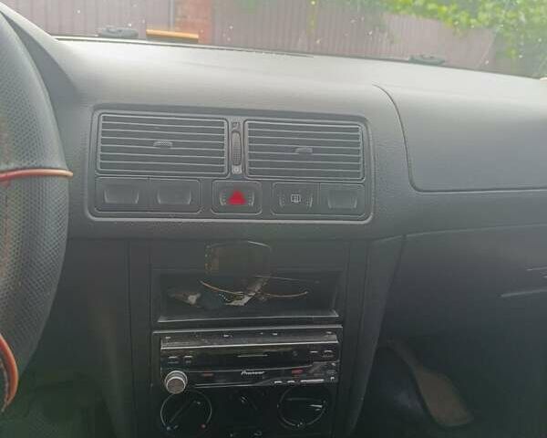 Белый Фольксваген Гольф, объемом двигателя 1.6 л и пробегом 206 тыс. км за 4000 $, фото 4 на Automoto.ua