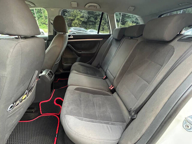 Белый Фольксваген Гольф, объемом двигателя 1.6 л и пробегом 244 тыс. км за 6300 $, фото 10 на Automoto.ua