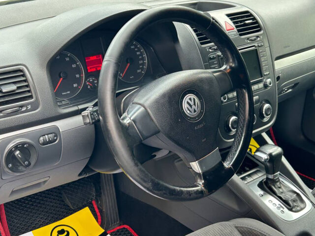 Белый Фольксваген Гольф, объемом двигателя 1.6 л и пробегом 244 тыс. км за 6300 $, фото 7 на Automoto.ua