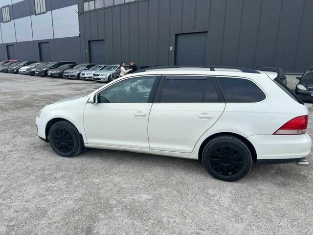 Белый Фольксваген Гольф, объемом двигателя 1.4 л и пробегом 282 тыс. км за 4500 $, фото 7 на Automoto.ua