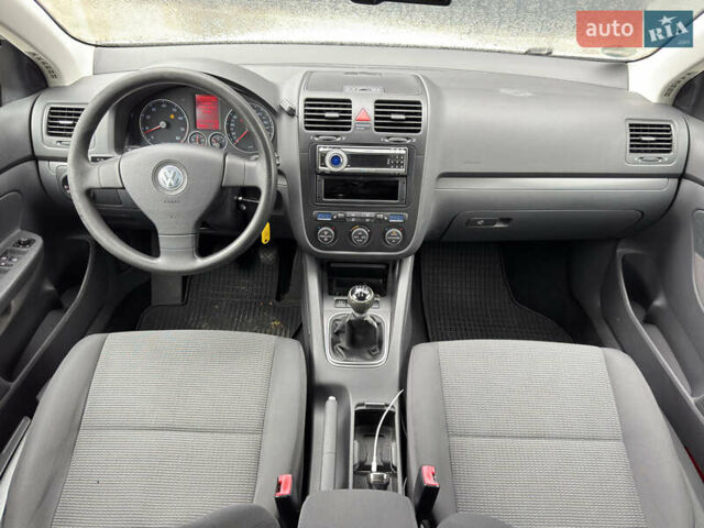 Белый Фольксваген Гольф, объемом двигателя 1.6 л и пробегом 185 тыс. км за 6600 $, фото 16 на Automoto.ua