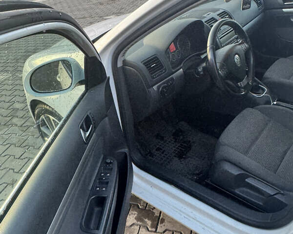 Белый Фольксваген Гольф, объемом двигателя 1.4 л и пробегом 202 тыс. км за 5900 $, фото 14 на Automoto.ua