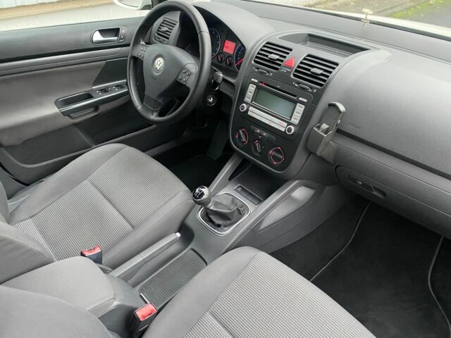 Белый Фольксваген Гольф, объемом двигателя 1.4 л и пробегом 245 тыс. км за 5999 $, фото 1 на Automoto.ua