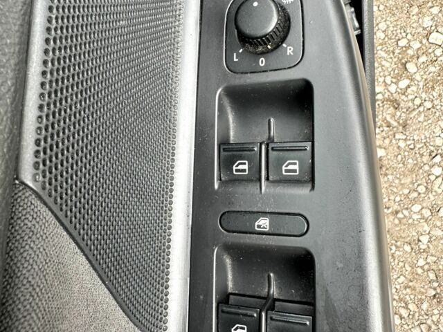 Белый Фольксваген Гольф, объемом двигателя 1.6 л и пробегом 217 тыс. км за 6400 $, фото 9 на Automoto.ua