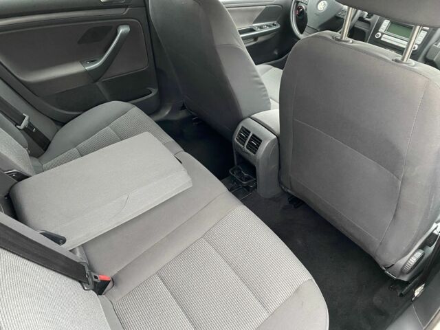 Белый Фольксваген Гольф, объемом двигателя 1.4 л и пробегом 245 тыс. км за 5999 $, фото 2 на Automoto.ua