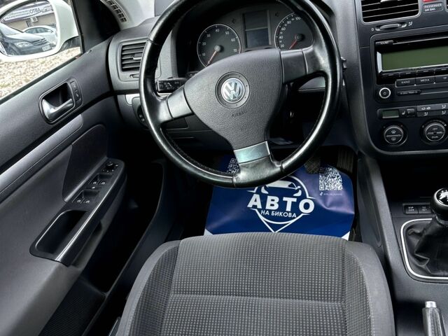 Белый Фольксваген Гольф, объемом двигателя 1.6 л и пробегом 217 тыс. км за 6400 $, фото 12 на Automoto.ua