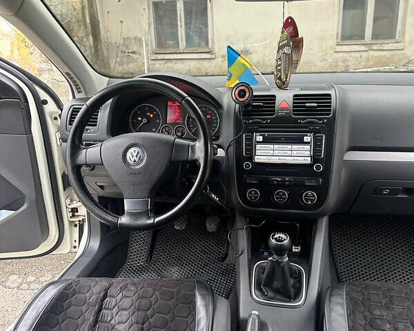 Білий Фольксваген Гольф, об'ємом двигуна 1.97 л та пробігом 220 тис. км за 6500 $, фото 11 на Automoto.ua