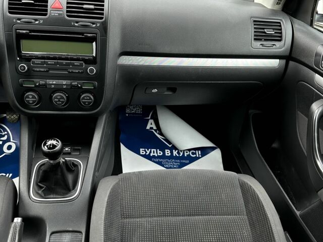 Белый Фольксваген Гольф, объемом двигателя 1.6 л и пробегом 217 тыс. км за 6400 $, фото 4 на Automoto.ua