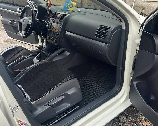 Білий Фольксваген Гольф, об'ємом двигуна 1.97 л та пробігом 220 тис. км за 6500 $, фото 8 на Automoto.ua