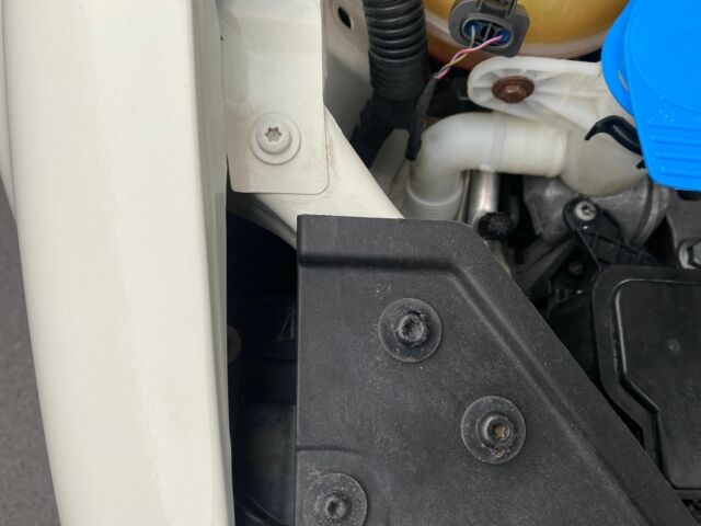 Белый Фольксваген Гольф, объемом двигателя 1.4 л и пробегом 245 тыс. км за 5999 $, фото 10 на Automoto.ua