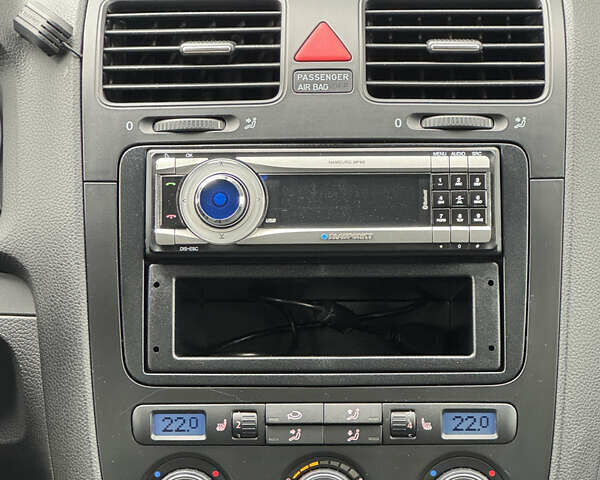 Белый Фольксваген Гольф, объемом двигателя 1.6 л и пробегом 185 тыс. км за 6600 $, фото 23 на Automoto.ua