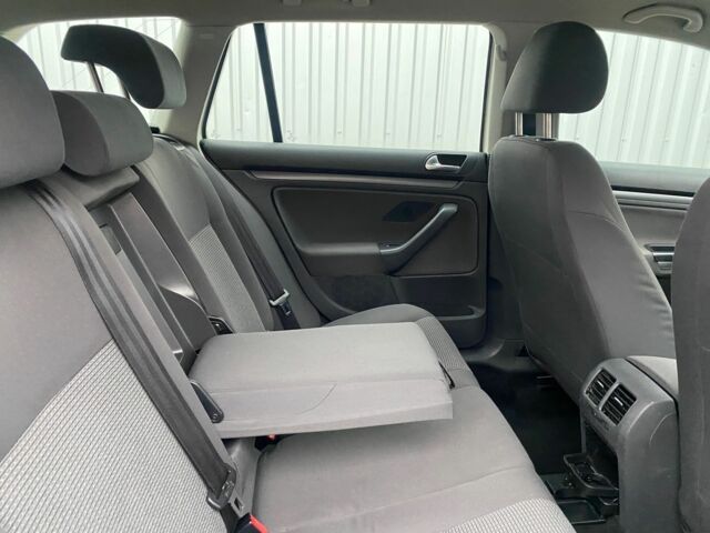 Белый Фольксваген Гольф, объемом двигателя 1.4 л и пробегом 245 тыс. км за 5999 $, фото 7 на Automoto.ua