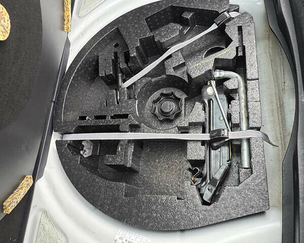 Белый Фольксваген Гольф, объемом двигателя 1.6 л и пробегом 185 тыс. км за 6600 $, фото 29 на Automoto.ua