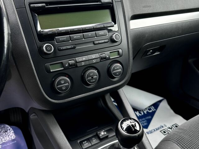 Белый Фольксваген Гольф, объемом двигателя 1.6 л и пробегом 217 тыс. км за 6400 $, фото 3 на Automoto.ua