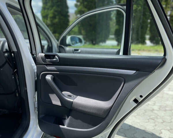 Белый Фольксваген Гольф, объемом двигателя 1.39 л и пробегом 251 тыс. км за 6300 $, фото 24 на Automoto.ua