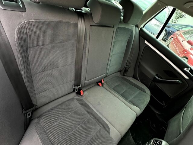 Белый Фольксваген Гольф, объемом двигателя 1.6 л и пробегом 217 тыс. км за 6400 $, фото 5 на Automoto.ua