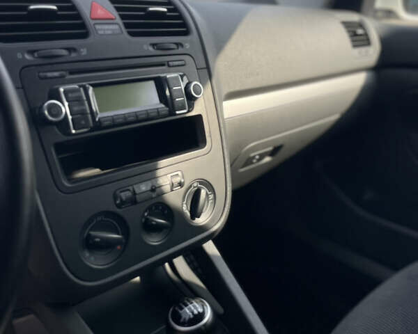 Белый Фольксваген Гольф, объемом двигателя 1.4 л и пробегом 199 тыс. км за 6500 $, фото 58 на Automoto.ua