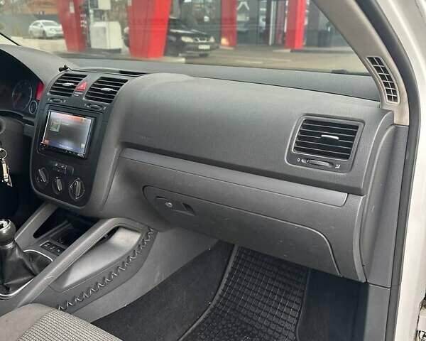 Белый Фольксваген Гольф, объемом двигателя 1.9 л и пробегом 143 тыс. км за 6050 $, фото 30 на Automoto.ua