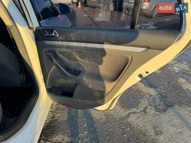 Белый Фольксваген Гольф, объемом двигателя 1.9 л и пробегом 315 тыс. км за 6050 $, фото 43 на Automoto.ua