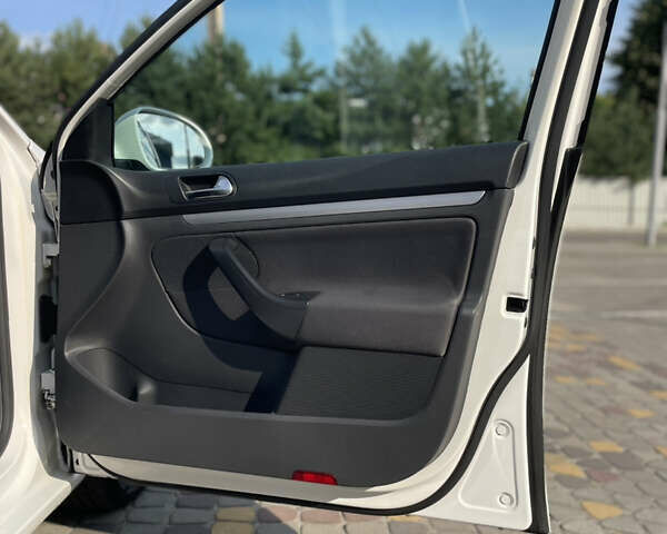 Белый Фольксваген Гольф, объемом двигателя 1.4 л и пробегом 199 тыс. км за 6500 $, фото 26 на Automoto.ua