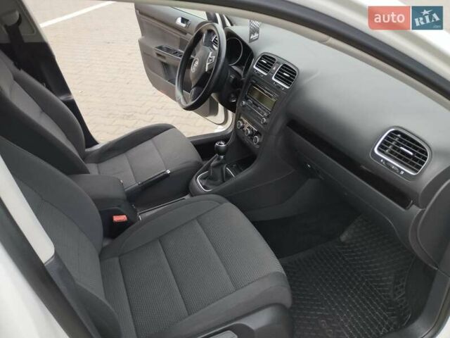 Білий Фольксваген Гольф, об'ємом двигуна 1.6 л та пробігом 174 тис. км за 7699 $, фото 12 на Automoto.ua