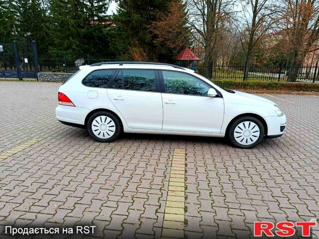 Белый Фольксваген Гольф, объемом двигателя 1.6 л и пробегом 203 тыс. км за 6900 $, фото 1 на Automoto.ua