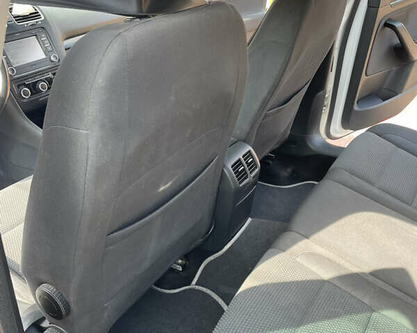 Білий Фольксваген Гольф, об'ємом двигуна 1.4 л та пробігом 297 тис. км за 6550 $, фото 1 на Automoto.ua