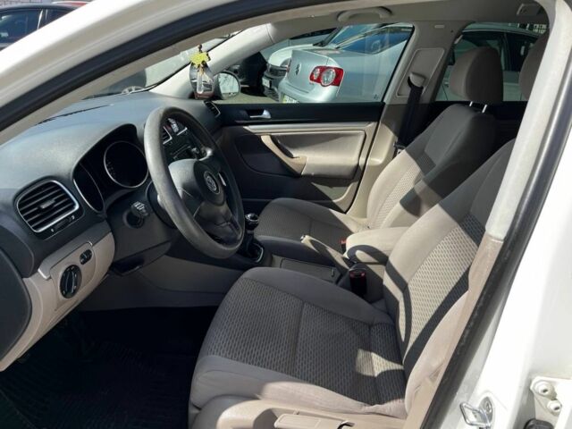 Білий Фольксваген Гольф, об'ємом двигуна 1.6 л та пробігом 225 тис. км за 6999 $, фото 6 на Automoto.ua