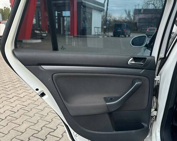 Белый Фольксваген Гольф, объемом двигателя 1.9 л и пробегом 143 тыс. км за 6050 $, фото 32 на Automoto.ua