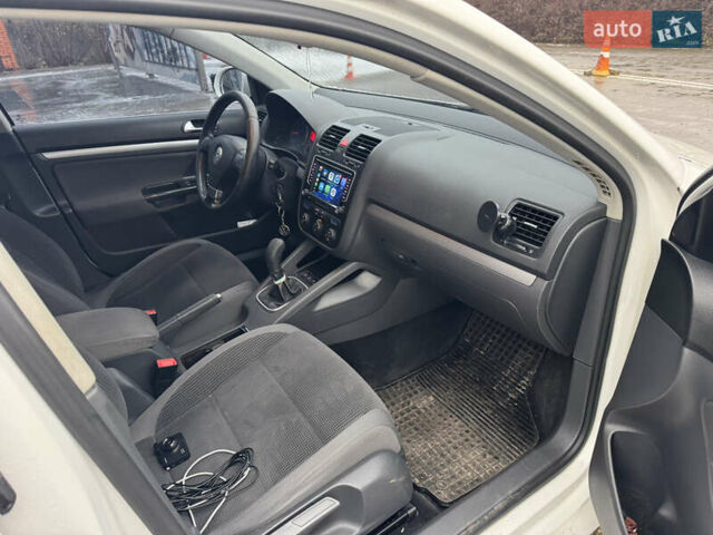 Белый Фольксваген Гольф, объемом двигателя 1.9 л и пробегом 315 тыс. км за 6050 $, фото 27 на Automoto.ua