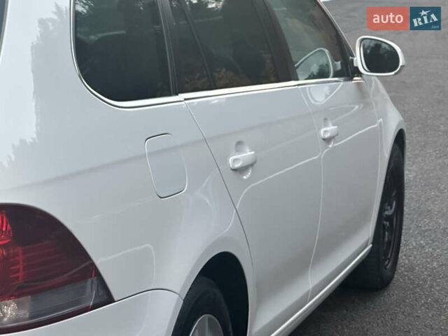 Белый Фольксваген Гольф, объемом двигателя 1.4 л и пробегом 213 тыс. км за 7799 $, фото 22 на Automoto.ua