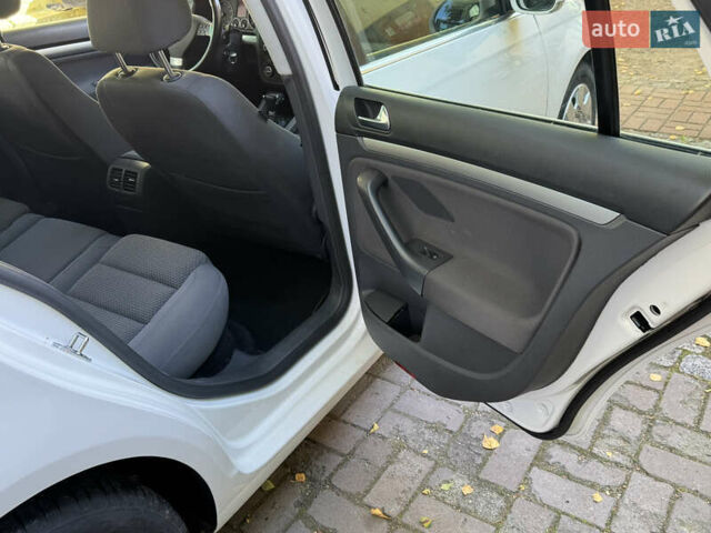 Белый Фольксваген Гольф, объемом двигателя 1.39 л и пробегом 276 тыс. км за 5200 $, фото 12 на Automoto.ua