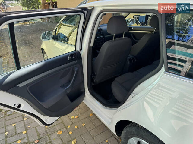 Белый Фольксваген Гольф, объемом двигателя 1.39 л и пробегом 276 тыс. км за 5200 $, фото 15 на Automoto.ua