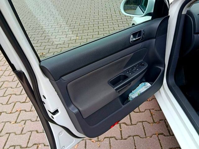 Белый Фольксваген Гольф, объемом двигателя 1.6 л и пробегом 203 тыс. км за 6900 $, фото 4 на Automoto.ua