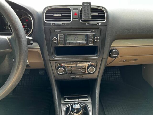 Білий Фольксваген Гольф, об'ємом двигуна 1.6 л та пробігом 225 тис. км за 6999 $, фото 9 на Automoto.ua