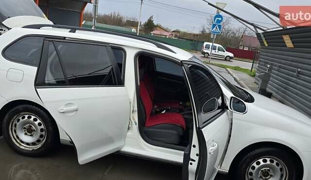 Белый Фольксваген Гольф, объемом двигателя 1.9 л и пробегом 143 тыс. км за 5500 $, фото 5 на Automoto.ua