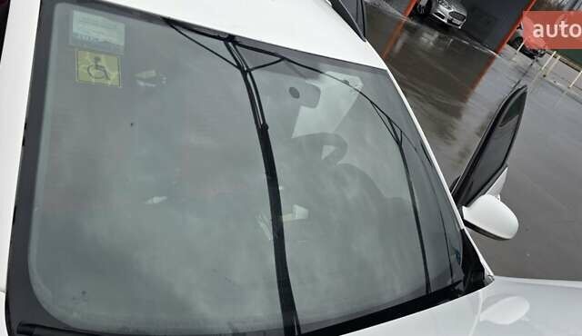 Белый Фольксваген Гольф, объемом двигателя 1.9 л и пробегом 143 тыс. км за 5500 $, фото 6 на Automoto.ua