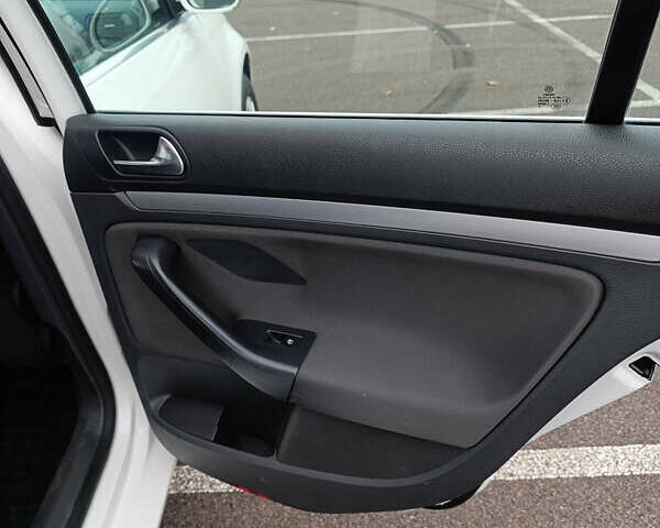 Белый Фольксваген Гольф, объемом двигателя 1.9 л и пробегом 247 тыс. км за 5950 $, фото 9 на Automoto.ua