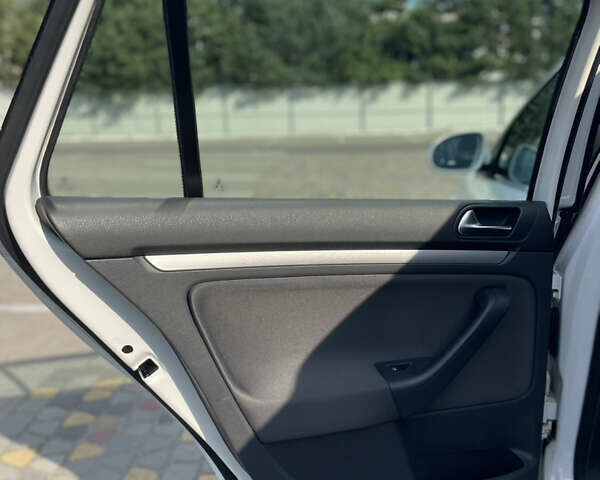 Белый Фольксваген Гольф, объемом двигателя 1.4 л и пробегом 199 тыс. км за 6500 $, фото 53 на Automoto.ua