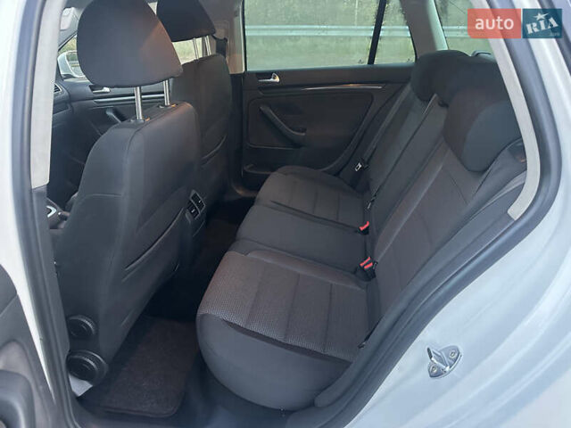 Белый Фольксваген Гольф, объемом двигателя 1.4 л и пробегом 213 тыс. км за 7799 $, фото 36 на Automoto.ua