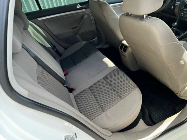 Білий Фольксваген Гольф, об'ємом двигуна 1.6 л та пробігом 225 тис. км за 6999 $, фото 14 на Automoto.ua