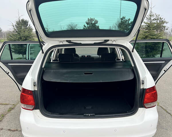 Белый Фольксваген Гольф, объемом двигателя 1.97 л и пробегом 352 тыс. км за 7590 $, фото 26 на Automoto.ua