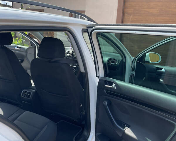 Білий Фольксваген Гольф, об'ємом двигуна 1.4 л та пробігом 297 тис. км за 6550 $, фото 3 на Automoto.ua